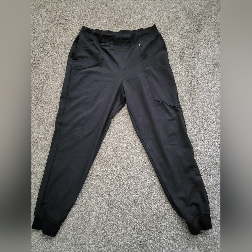 ClimateRight Scrubs by CuddleDuds. Black. Size Large